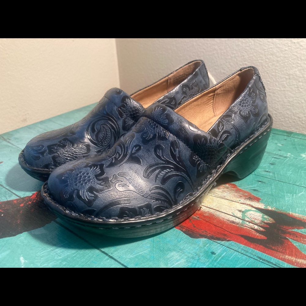 G.H. Bass&Co Sheena Blue Floral Leather Embossed Cushion Step Mule Clogs Sz 6.5M